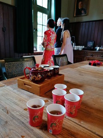 Traditionele-thee-op-Chinees-huwelijksfeest-Utrecht-2021