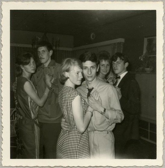 Dansende-koppels-op-verjaardagsfeest-Sint-Amandsberg-ca-1965