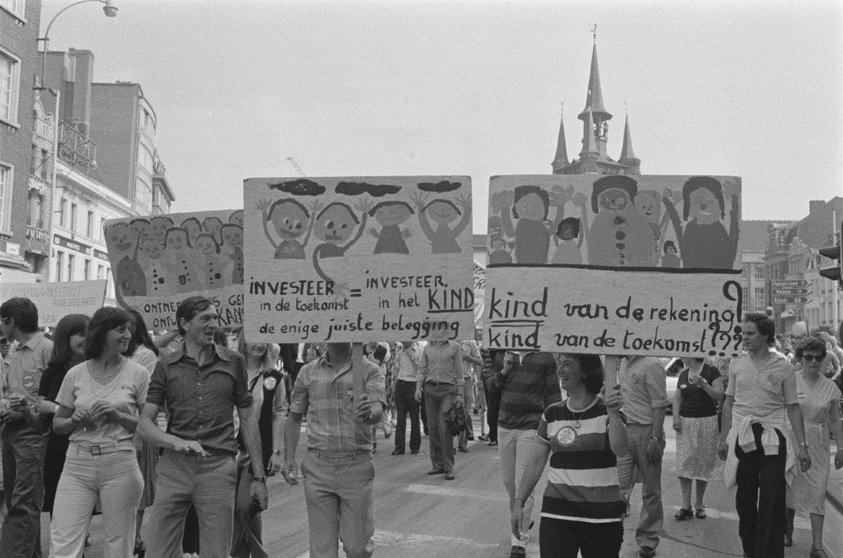 Onderwijsbetoging-1980-Kortrijk-Stadsarchief-Kortrijk-c-Marcel-Anckaert