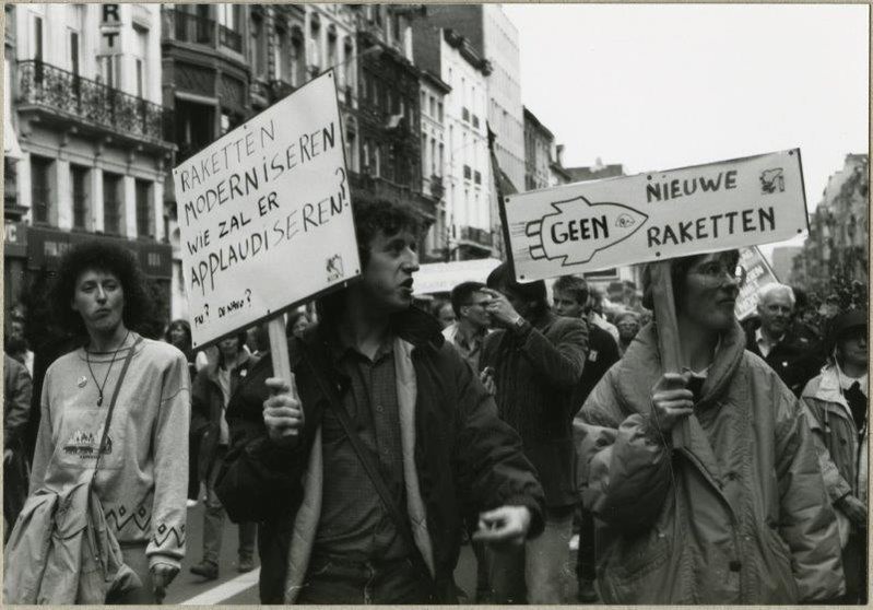 Betogers-tegen-de-installatie-van-kernraketten-Brussel-1983