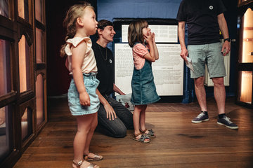 familie-in-expo-Licht-uit-Pop-op-Michiel-Devijver