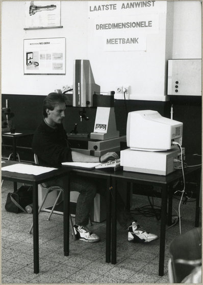 Man-voor-computer-1991
