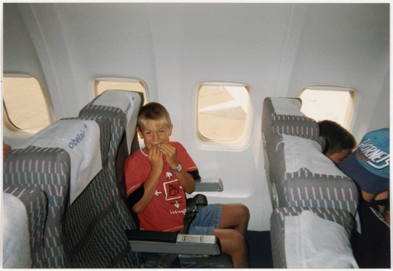 Kind-vertrekt-op-reis-met-het-vliegtuig-1998