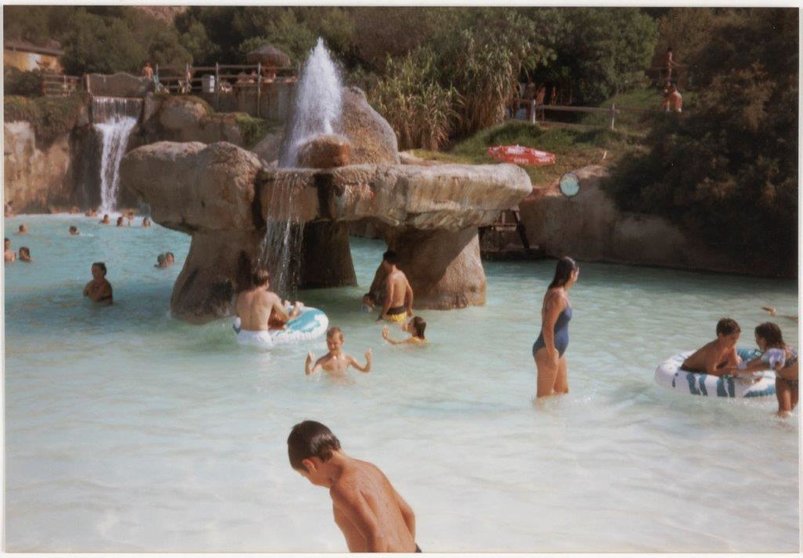 Toeristen-in-een-Spaans-resort-1998