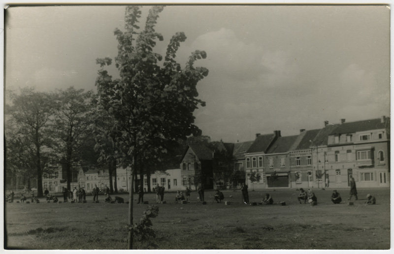 Vinkeniers-op-gemeenteplein-te-Mariakerke-ca-1962