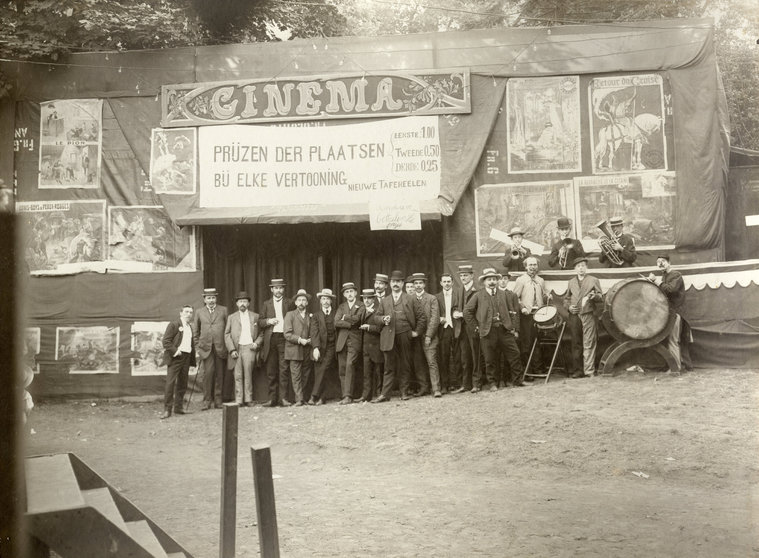 Cinemakraam_op_de_kermis_in_Aalst_1908_Stadsarchief_Aalst