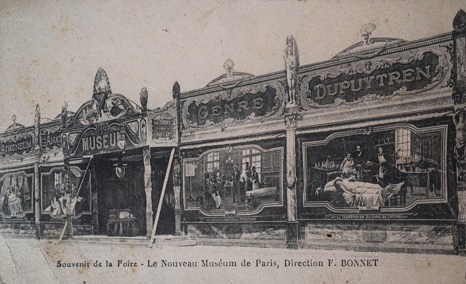 Prentbriefkaart_Le_nouveau_museum_de_Paris_Direction_F_Bonnet_Collectie_Bart_G_Moens