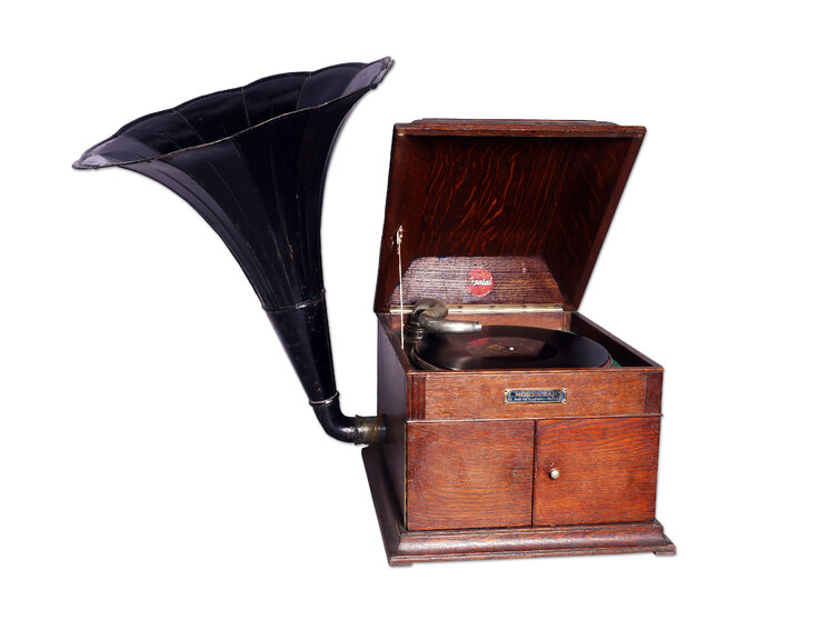 Grammofoon-geproduceerd-door-Compagnie-Chantal-collectie-Industriemuseum