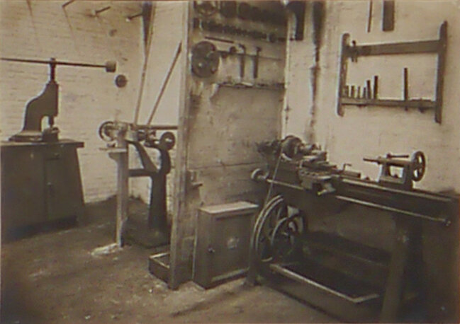 AF01896_002