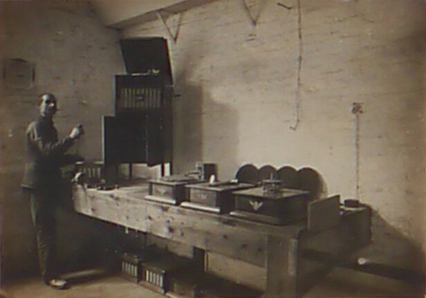 AF01896_004