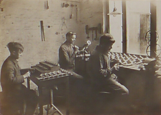 AF01896_005