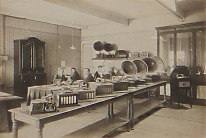 AF01896_008