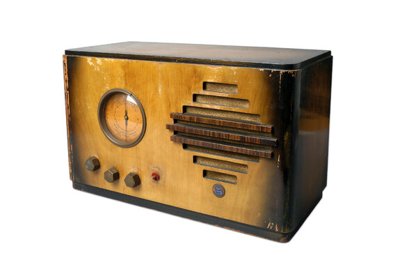 Lampenradio-van-het-Antwerpse-merk-Radiobell-1934-collectie-Industriemuseum